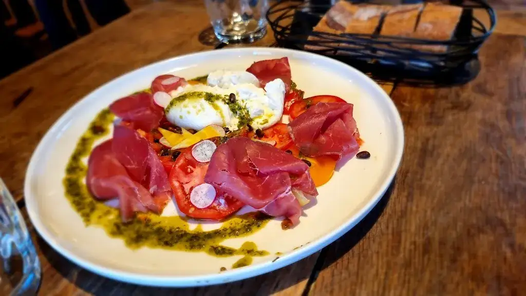 Tudor Leriu_L'Aster_Évian-les-Bains_review