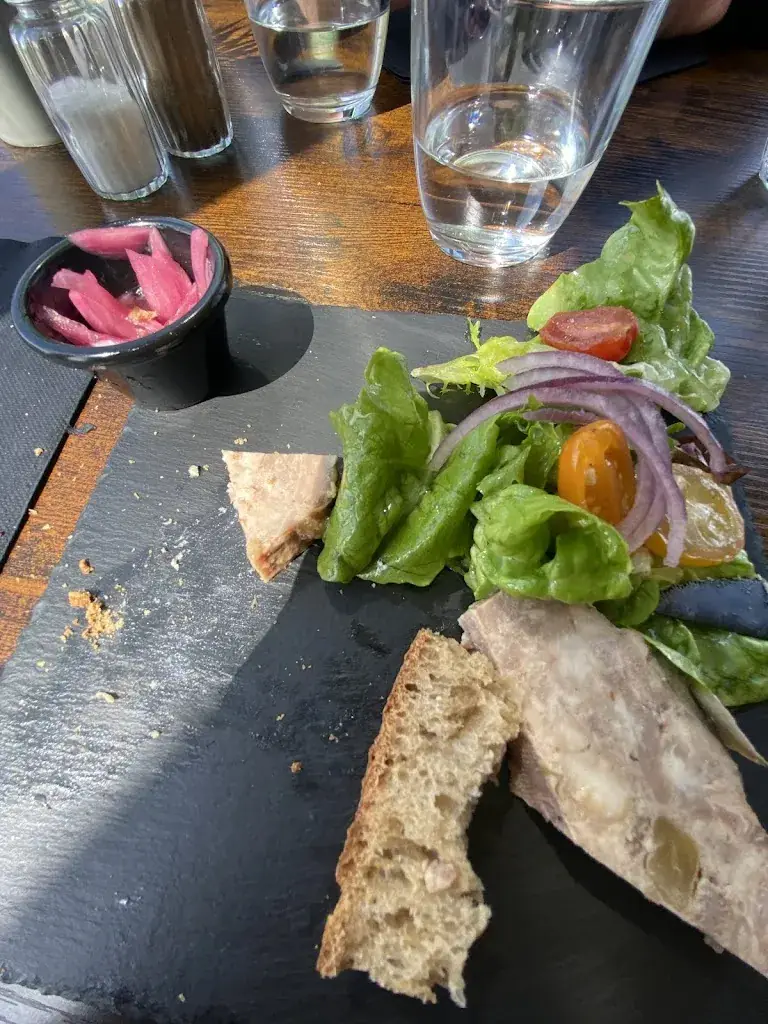 Valerie Fabrice_Les Valseuses sur Mer_Bréville-sur-Mer_review