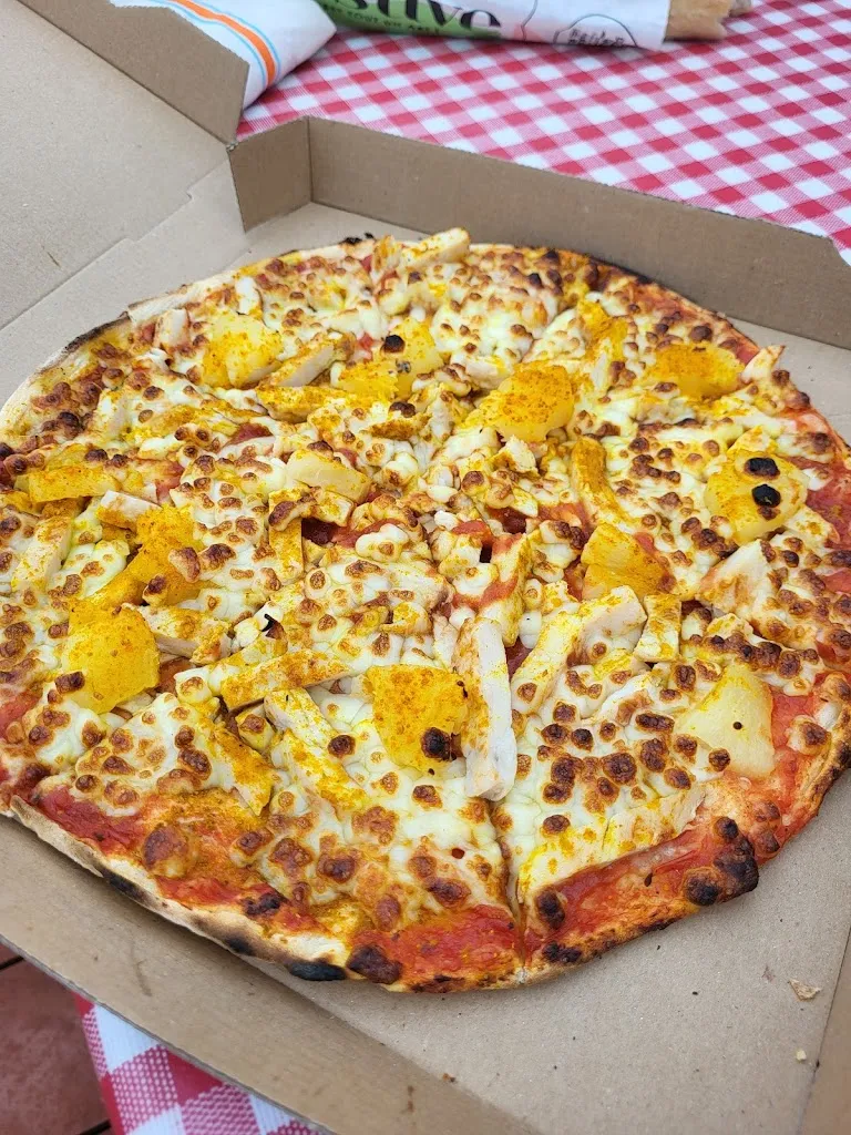 Pizza Lena restaurant in Bréhal