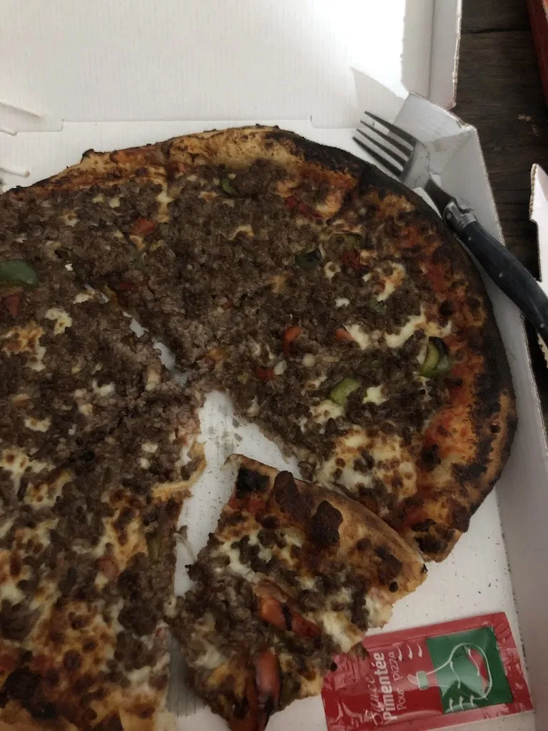 Cindy Dehors_Delices Pizza_Brionne_review
