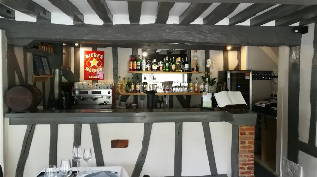 Restaurant de la Tour restaurant in Bec-Hellouin