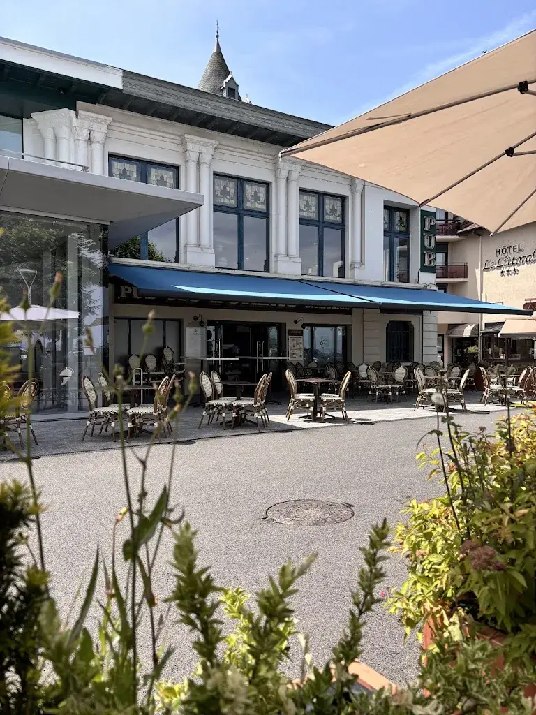 J. Olvera_Au Bureau - Pub et Brasserie_Évian-les-Bains_review