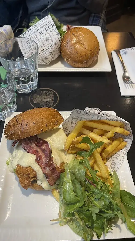 Bryce Gong_Au Bureau - Pub et Brasserie_Évian-les-Bains_review