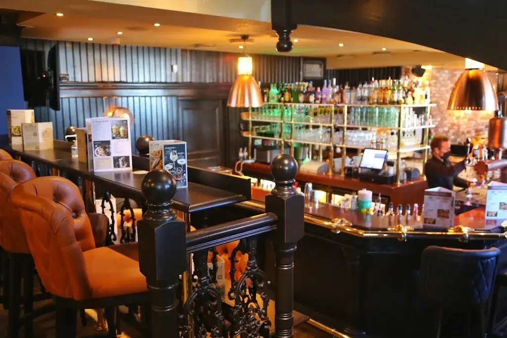 Au Bureau - Pub et Brasserie restaurant in Évian-les-Bains