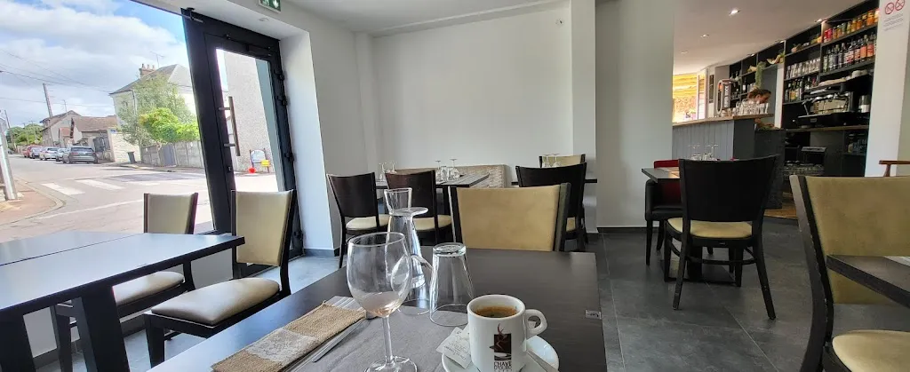 Café du Centre restaurant in Bueil