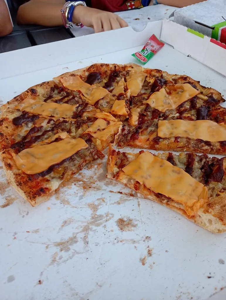 dorothee amedee_LA TOUR DE PIZZ’ BUCHY_Buchy_review