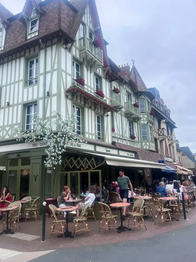 Sandra Caçote_Henriette_Cabourg_review