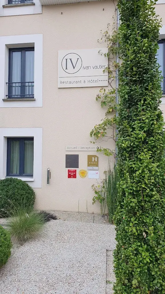 Mina vB_Ivan Vautier_Caen_review