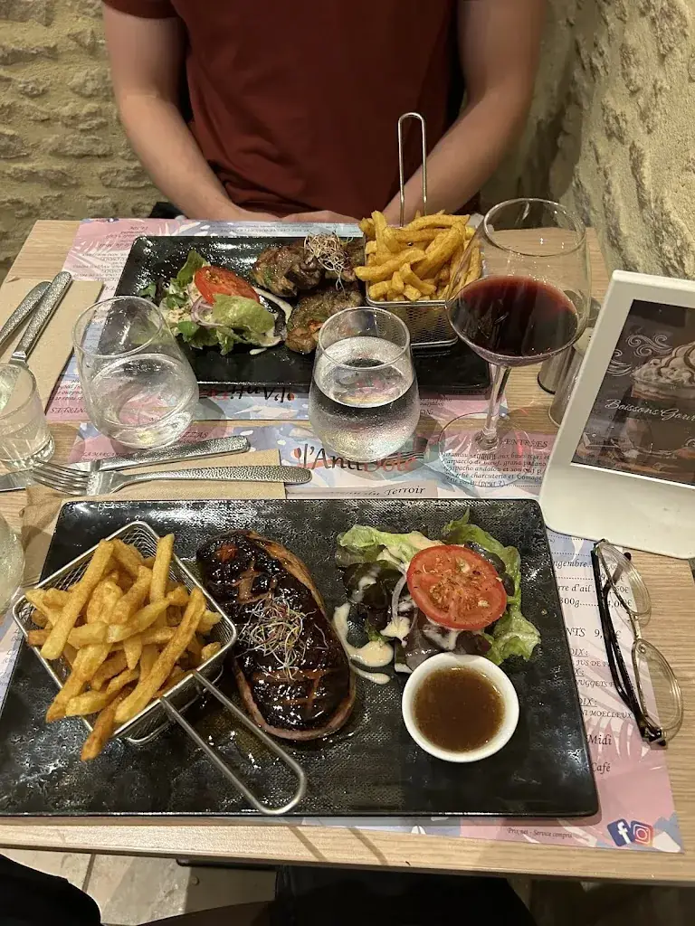 Oleksandra Podhorna_L'antidote_Cairon_review