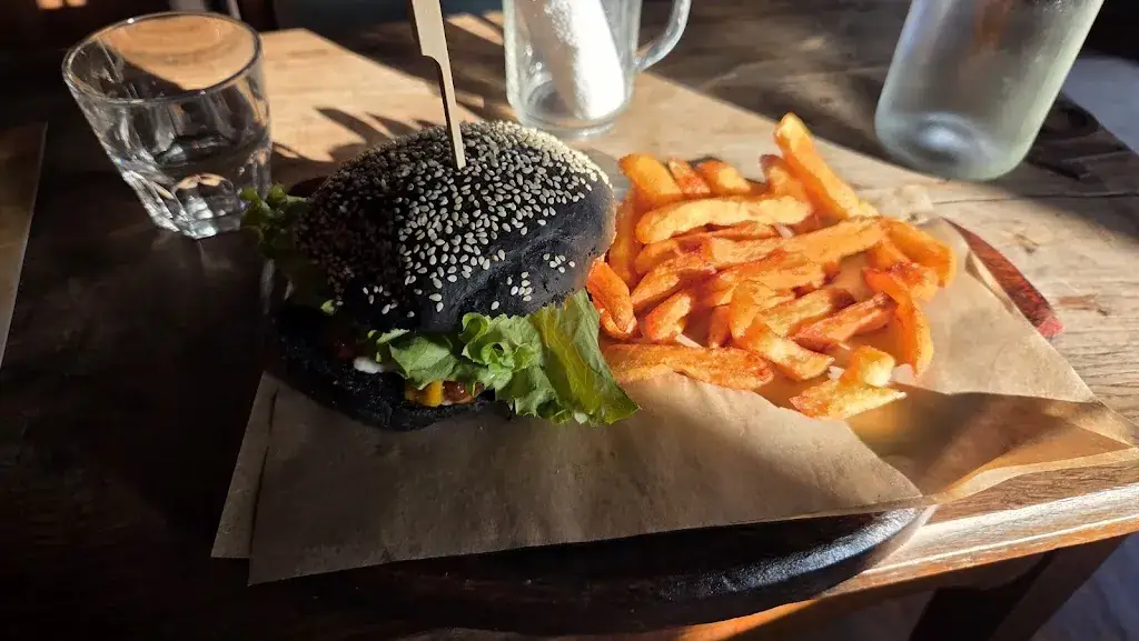 Susan H_Moon & Sons_Caen_review