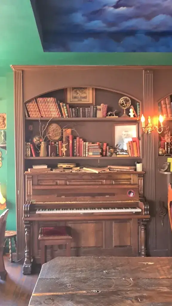 Moon & Sons_Caen_slider_image_2