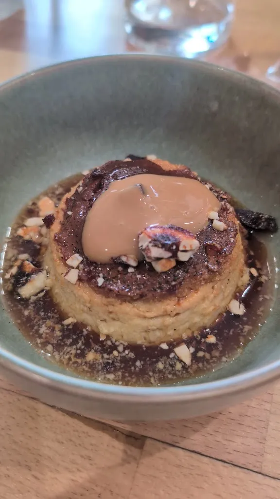 Amalia_Caen_slider_image_2