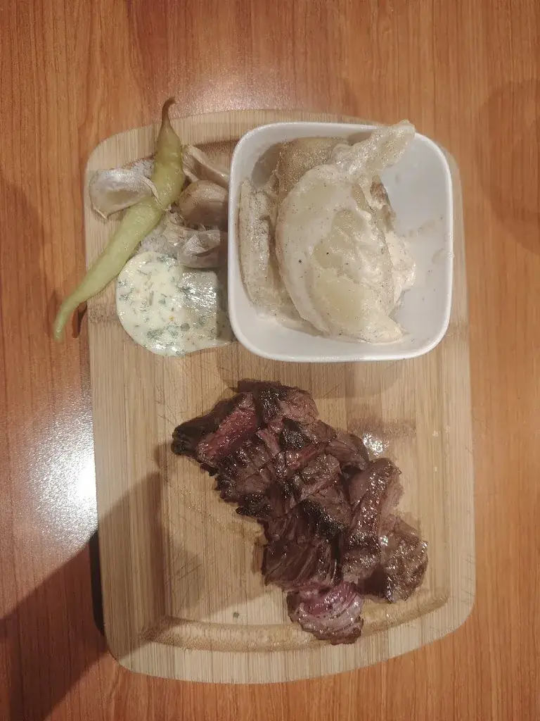 Des Hill_Le Bistrot Basque_Caen_review