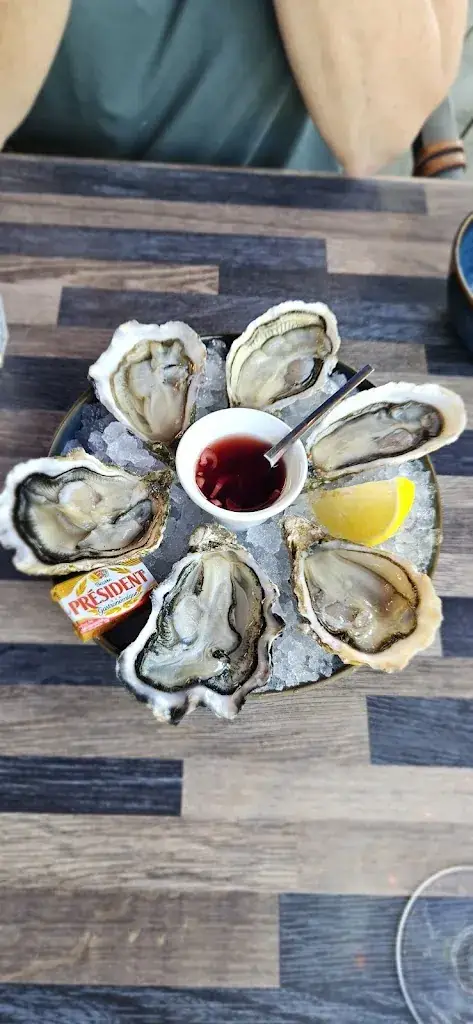 Kay van der Meer_La Cave à Huitres  - ACSEA_Caen_review