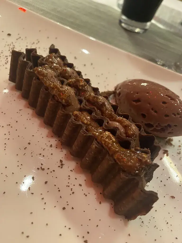 Dalal Bouresly_Le Baccara - Casino d'Evian_Évian-les-Bains_review