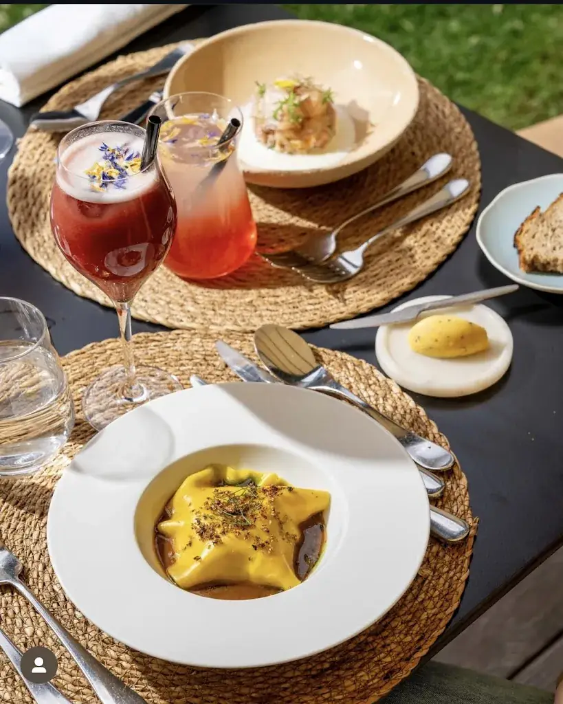 Roze_Mathieu_slider_image_3