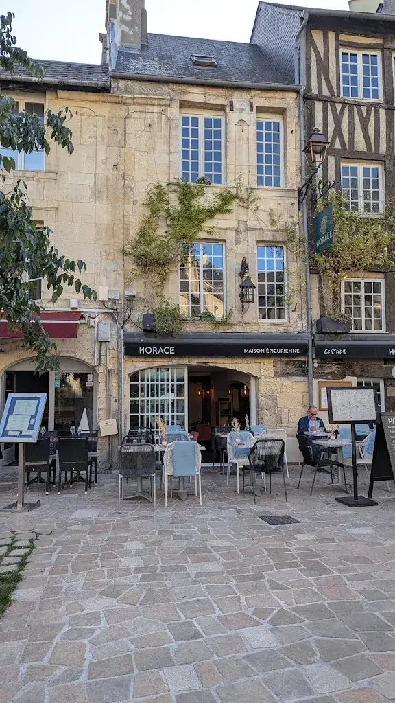 Alastair McKenzie_Horace _Caen_review