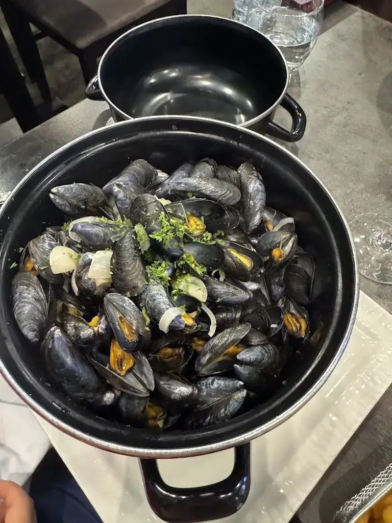 R13COR_Les Relais d’Alsace_Caen_recensione