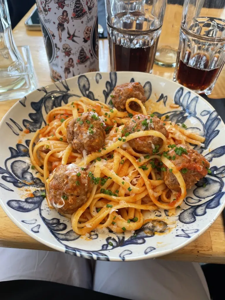 Lee_Bayla_Caen_review