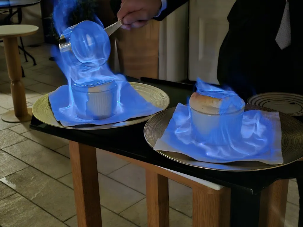 Greg_Fresques_Évian-les-Bains_review