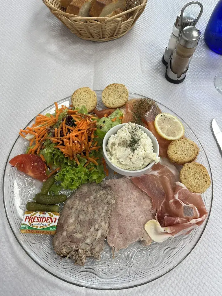 J’en Christophe_La Cascade_Cany-Barville_review