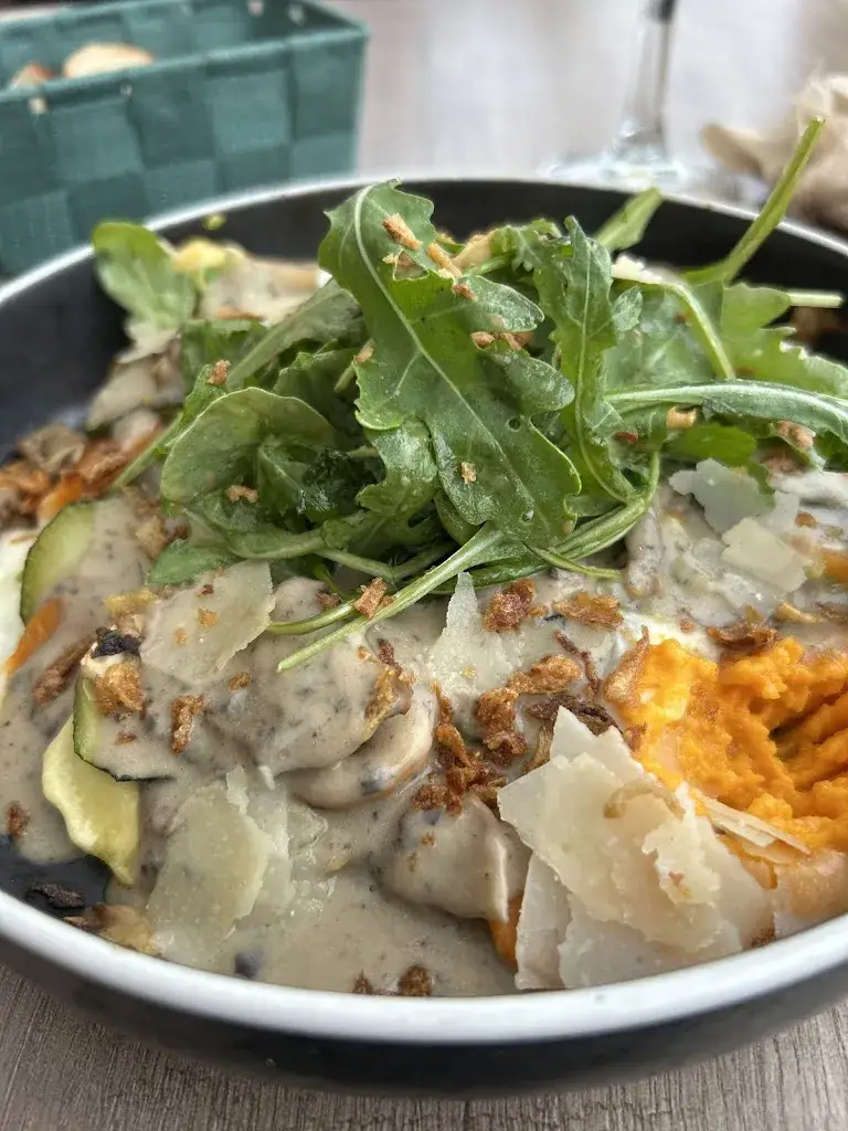 Angela Wartes_chez laurette ..._Veulettes-sur-Mer_review