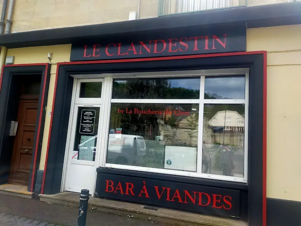 Valerie Labarraque_Le Clandestin_Rives-en-Seine_review