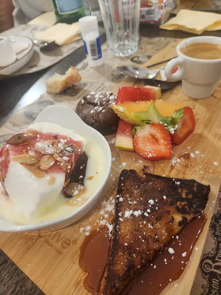 Clément Hrolfr_Mia stella_Rives-en-Seine_review