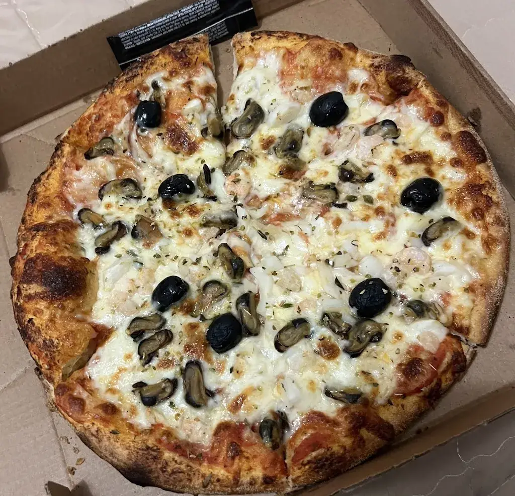 Sarah Fayez_Pizza Land - Canteleu_Canteleu_review