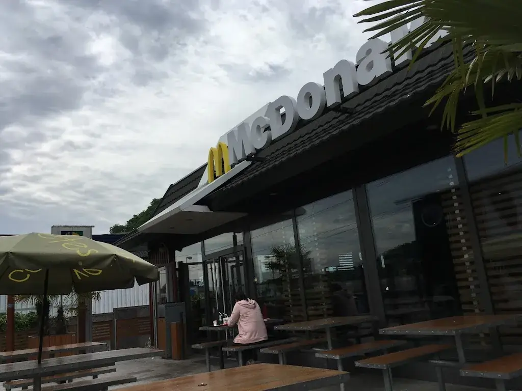 McDonald's Restaurant in Canteleu