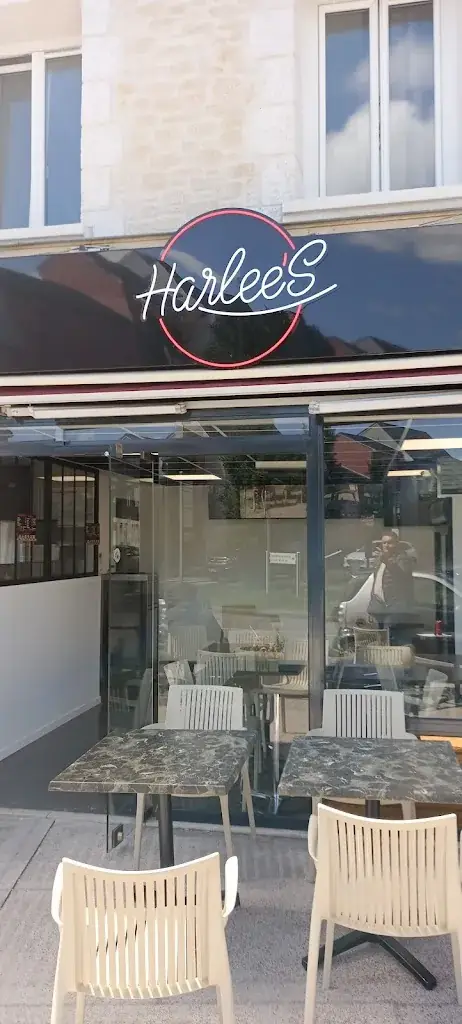 GUNAY Hasan_HARLEES Burger_Canteleu_review