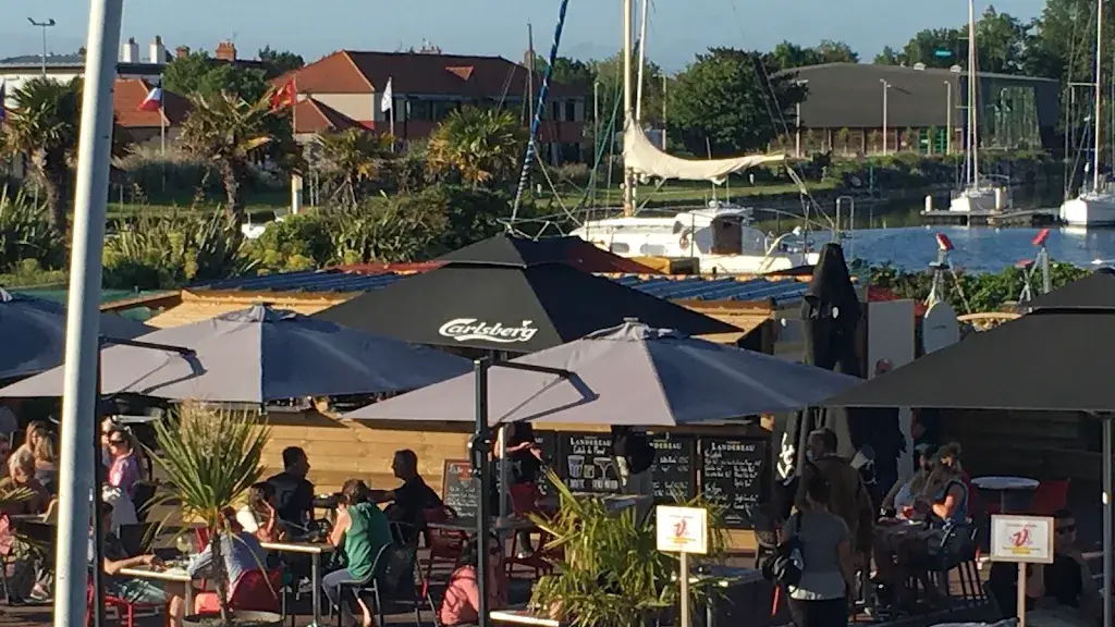 LE VINTAGE Restaurant in Carentan-les-Marais