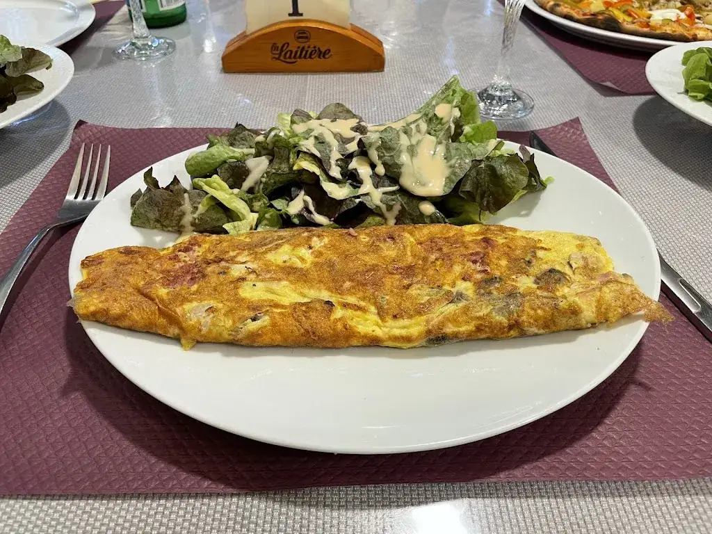 Regina Chitty_Restaurant Pizzeria des Arcades_Carentan-les-Marais_review