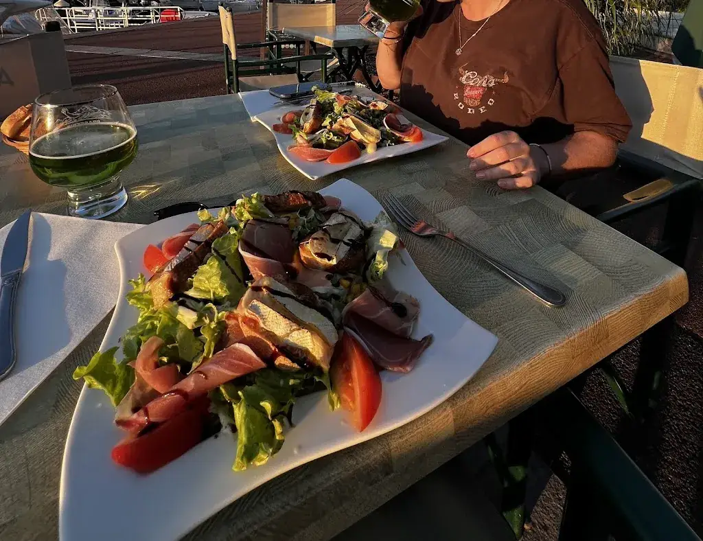 Chloe Lozingo_Au Cabestan Sarl_Évian-les-Bains_review