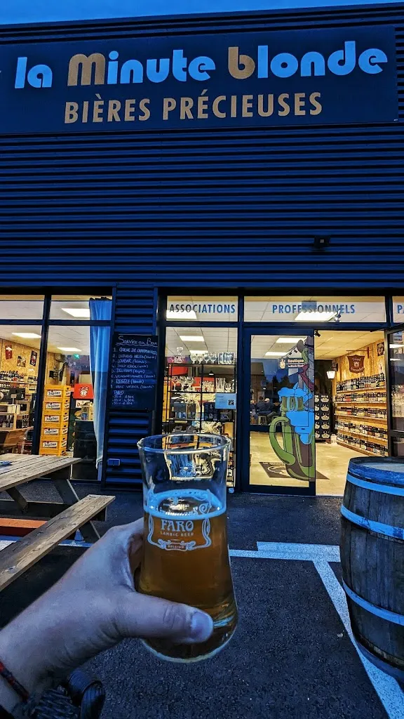 France Barreiro_La Minute Blonde Carentan_Carentan-les-Marais_review