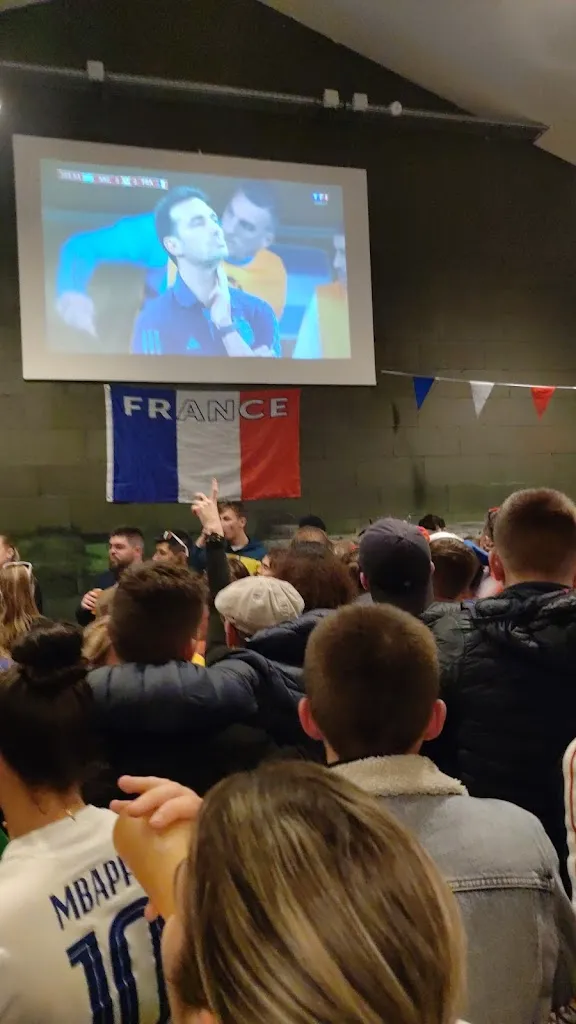 PLOUHIN Y_La Minute Blonde Carentan_Carentan-les-Marais_review