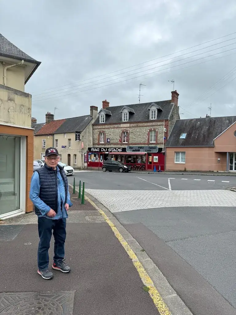 Ismo Anttila_Café du Stade_Carentan-les-Marais_recensione