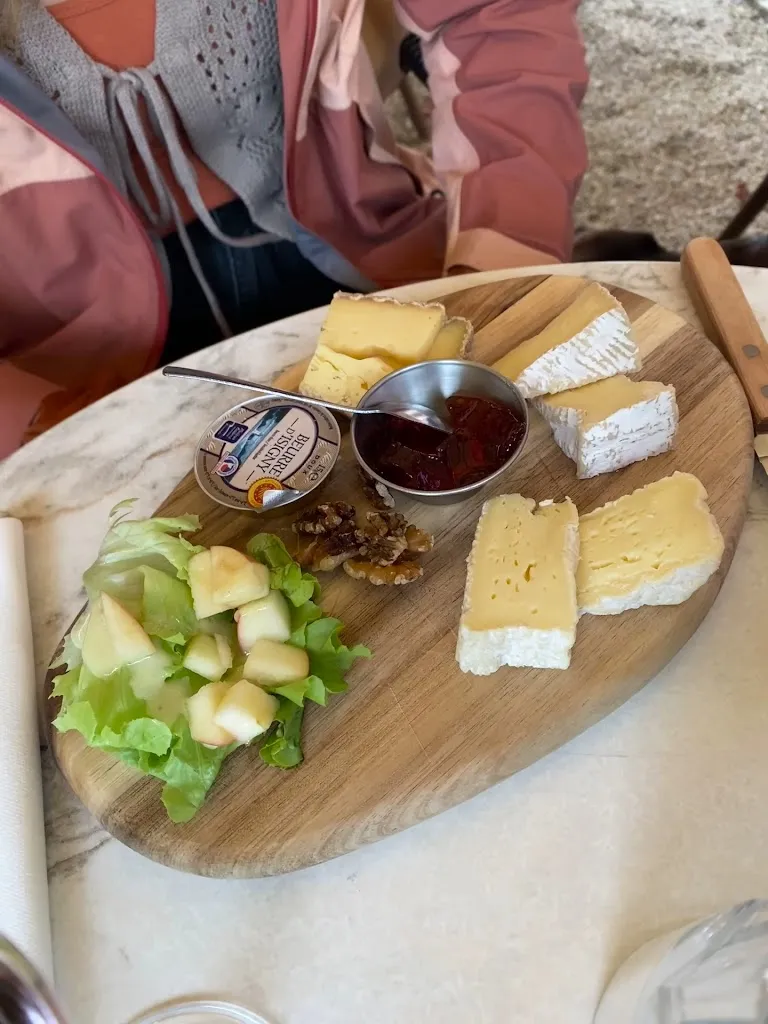 Laura_Les écuries_Sainte-Mère-Église_review