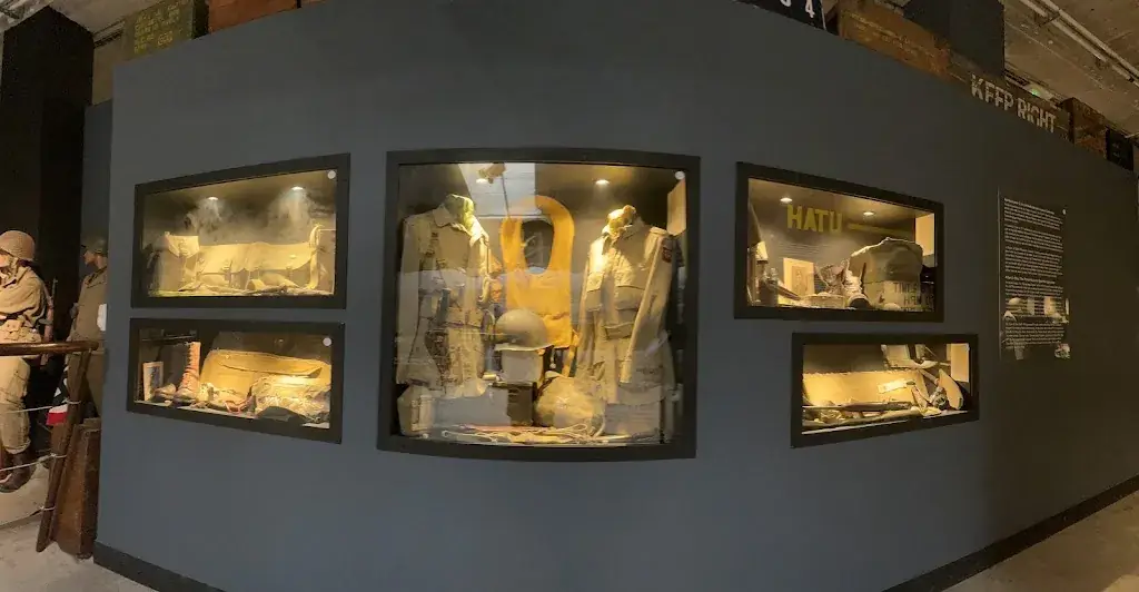 Brasserie Ouvert restaurant in Marais