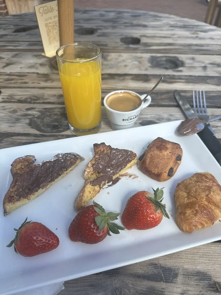 Claire Dezaille_La Guinguette d'Aboun_Havre_review