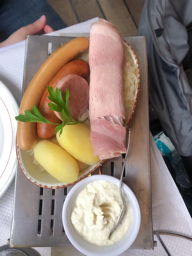 XU Ming_Taverne Paillette_Havre_review