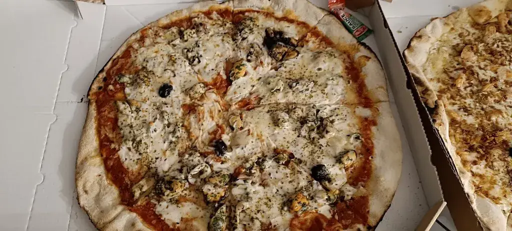 Menu_Pizzas - Rôtisserie - Snack - Saveurs de Méditérranée_Charleval_immagine_5