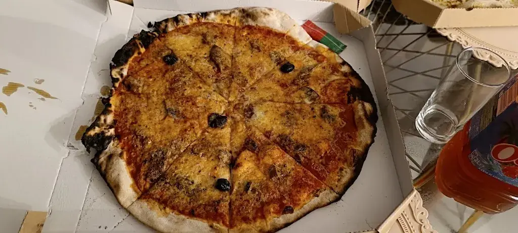 Menu_Pizzas - Rôtisserie - Snack - Saveurs de Méditérranée_Charleval_immagine_9