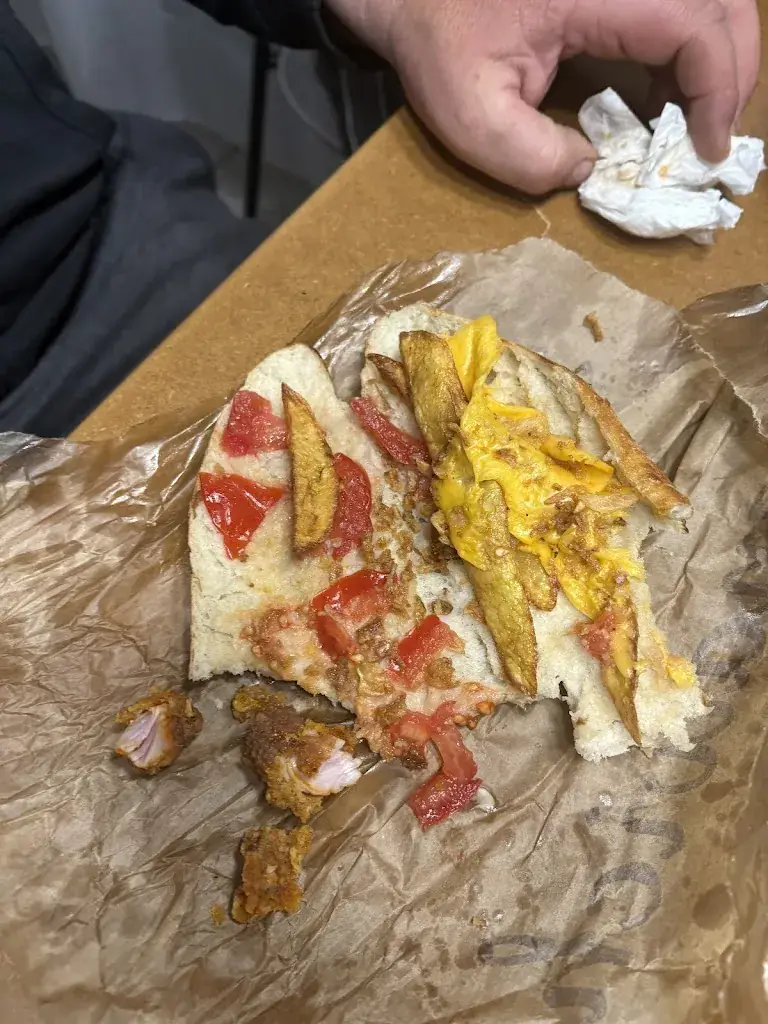 Mickael Meinder_Pizzas - Rôtisserie - Snack - Saveurs de Méditérranée_Charleval_recensione