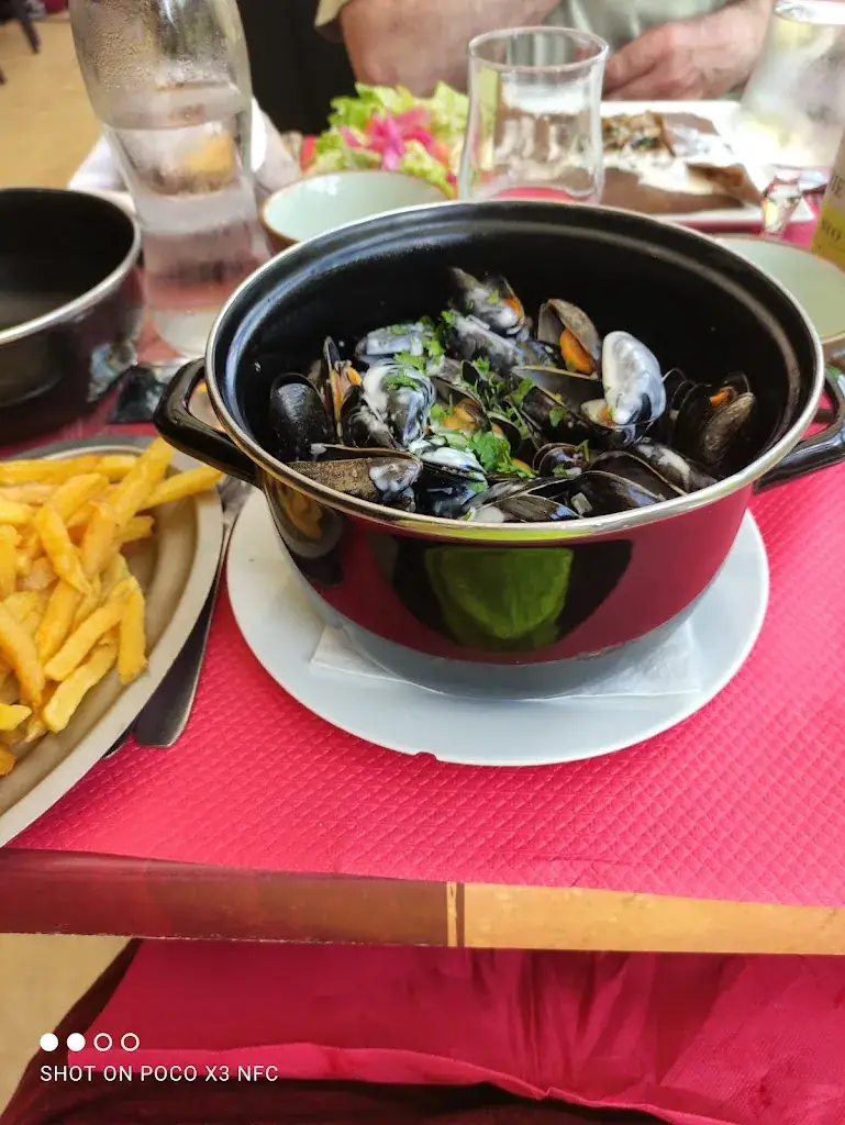 eileen gormley_Aux Rochers_Clécy_review