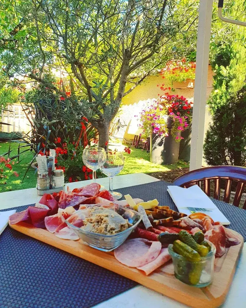 Le Petit Genassien_Genas_slider_image_2