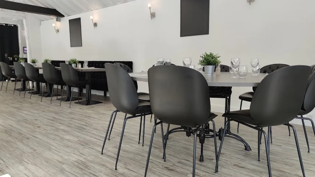 Brasserie du Parc restaurant in Clères