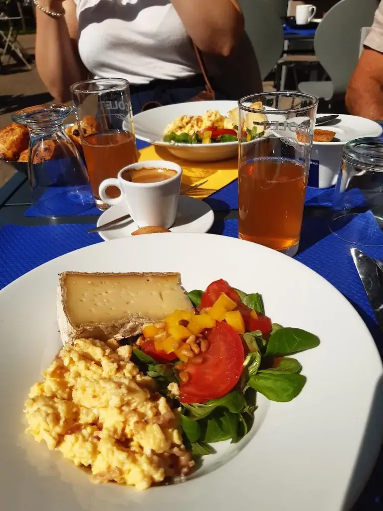 Justine Schnaderer_Table des provinces_Cherbourg-en-Cotentin_review