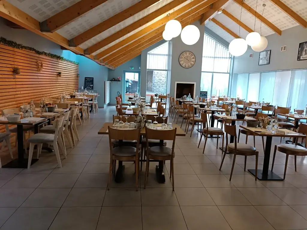 LE MYTHIQUE restaurant in Canisy