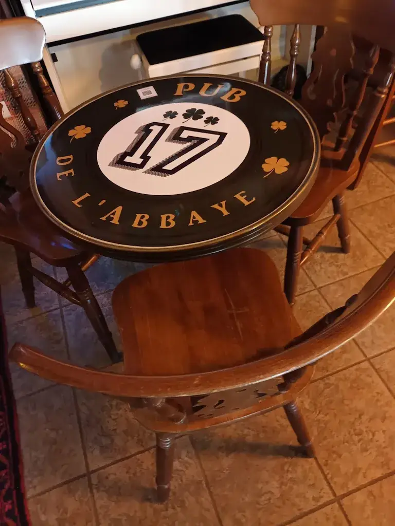 Fabienne Minnot_Pub17_Cerisy-la-Forêt_review